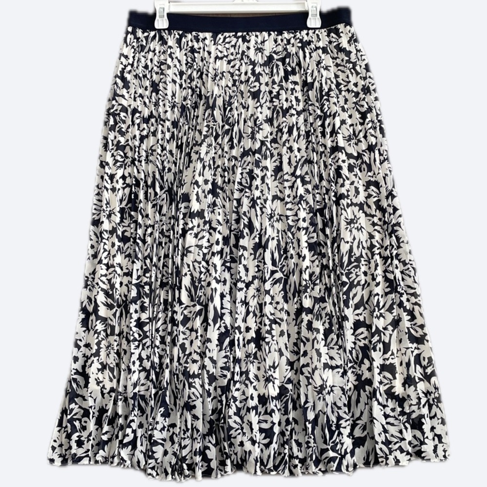 H&M Floral Navy Blue and White Pleated Lined Skirt - Size Large - Like New